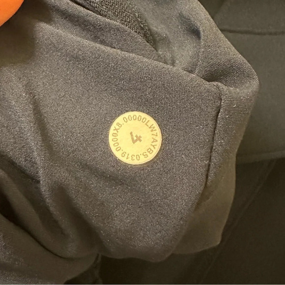 Lululemon Noir Short 5.5" True Navy 4 - Picture 8 of 8